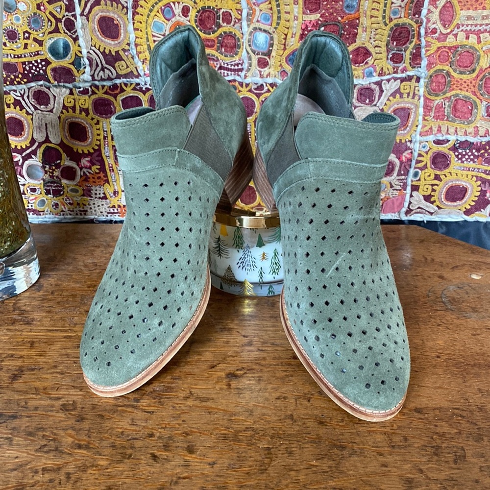Earth Keren Olive Green Bootie - Picture 1 of 14